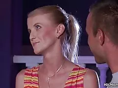 Chlupatý kočička zralá a teen lesbičky