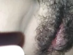 Natáčení další zatížení na její chlupatý kočička